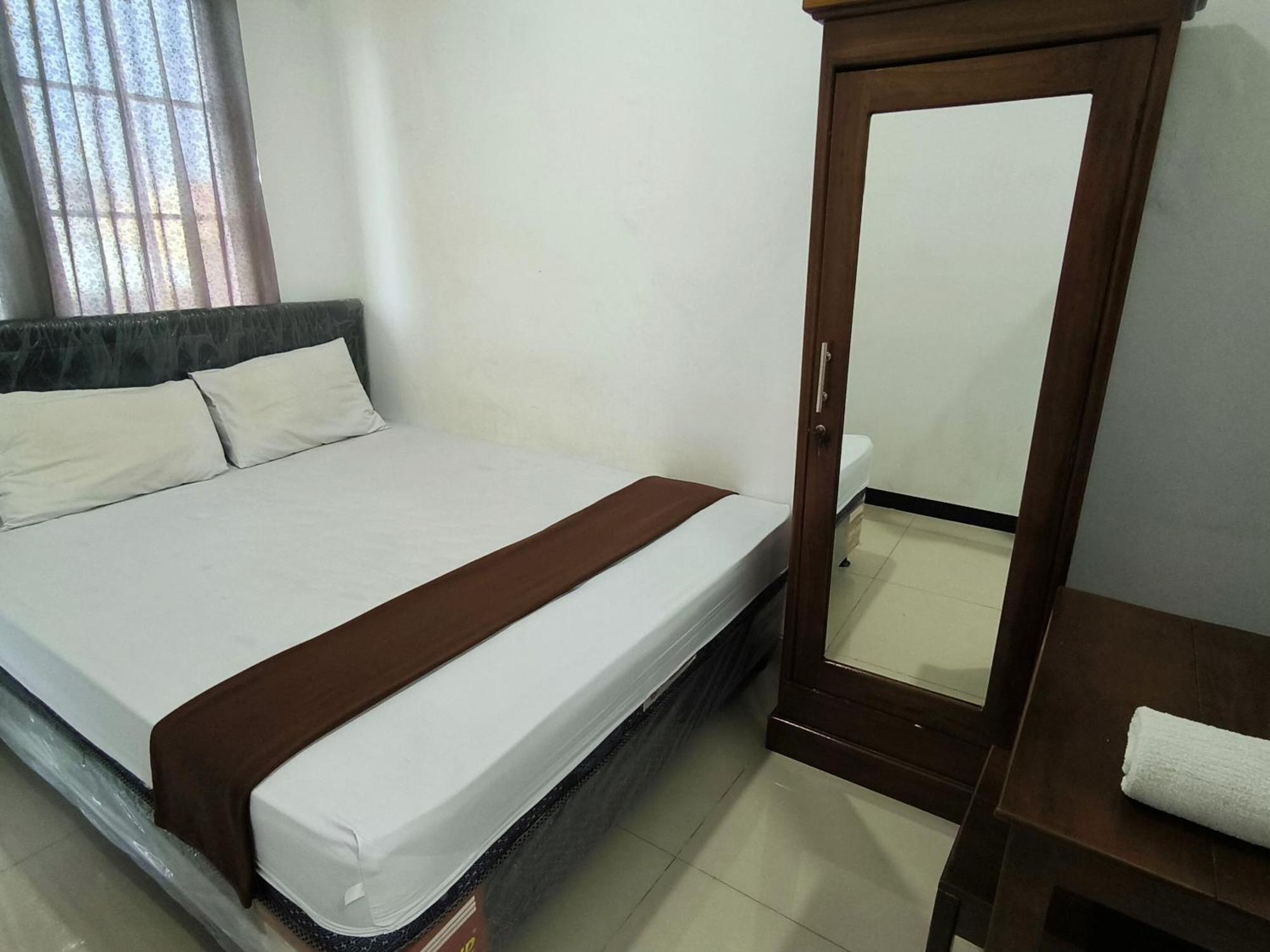 Pasadena House Syariah Hotel Semarang Bagian luar foto