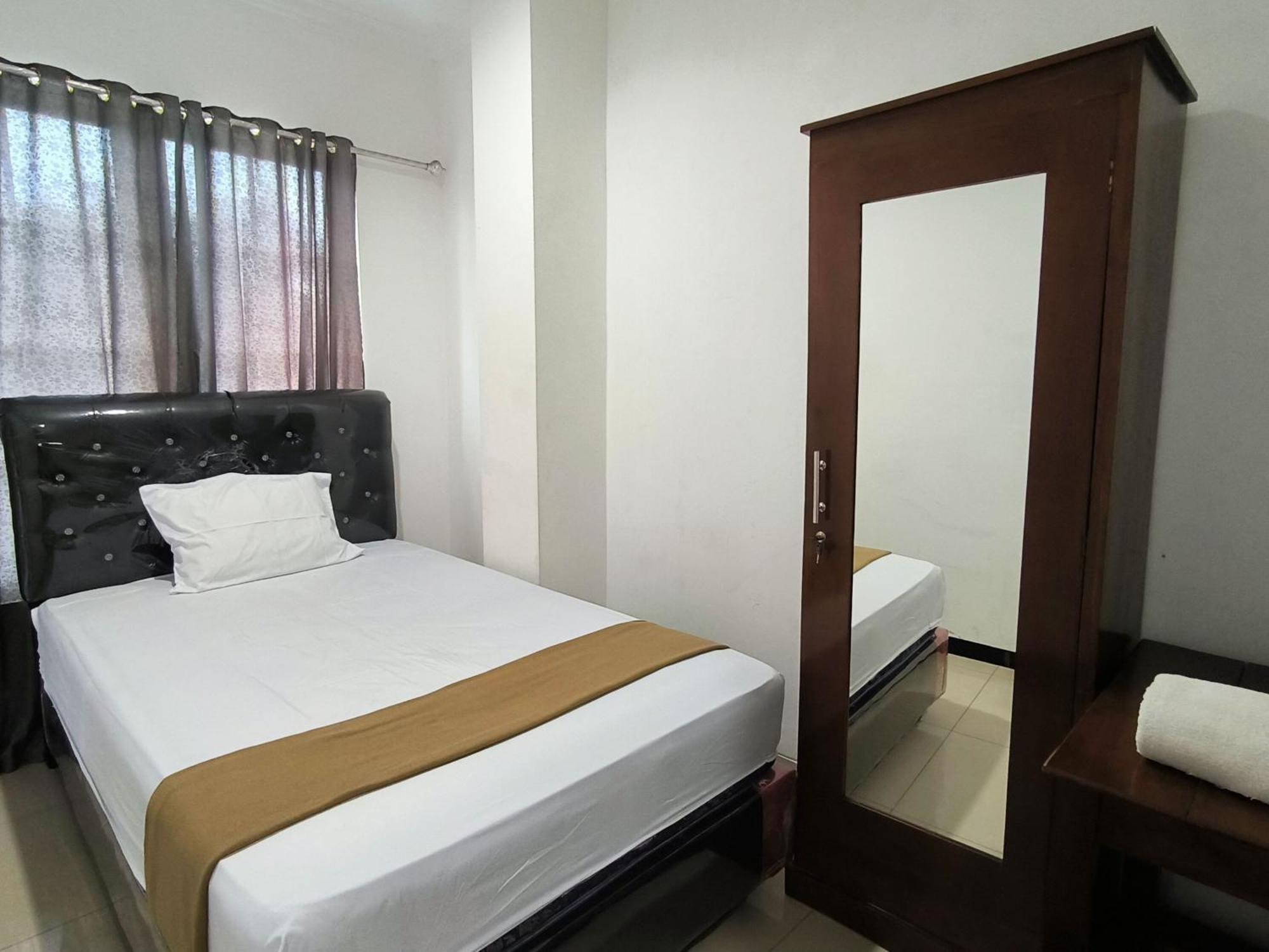 Pasadena House Syariah Hotel Semarang Bagian luar foto