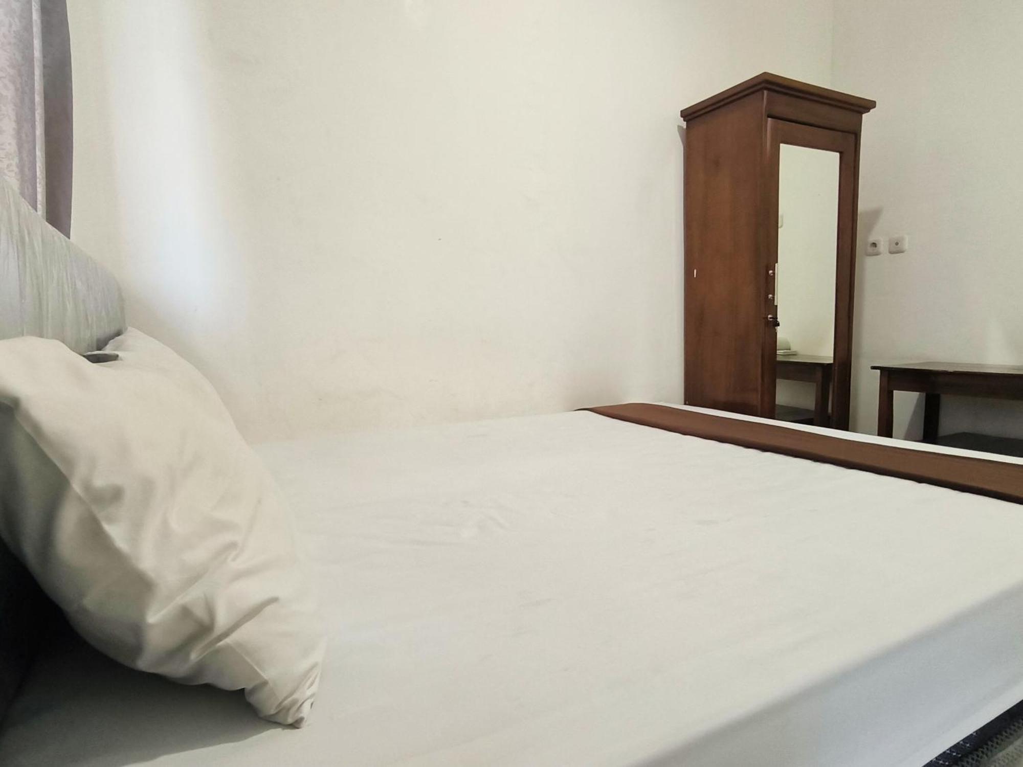 Pasadena House Syariah Hotel Semarang Bagian luar foto